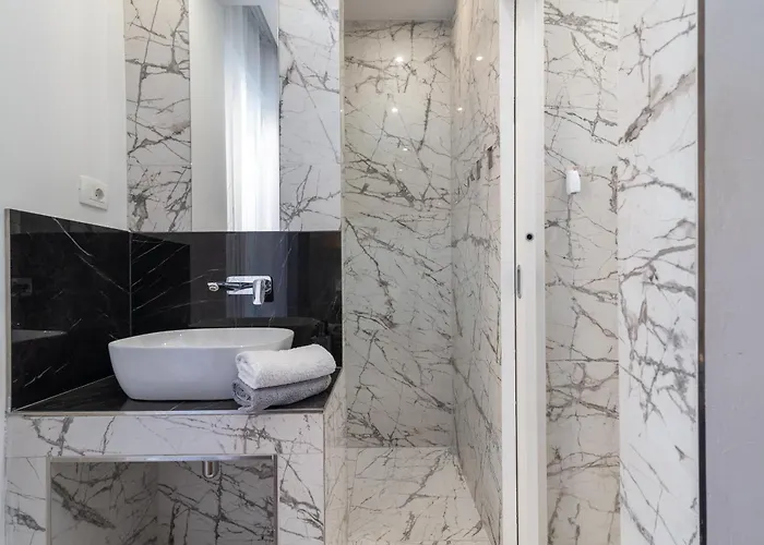 Antares Luxury 2 3* Split