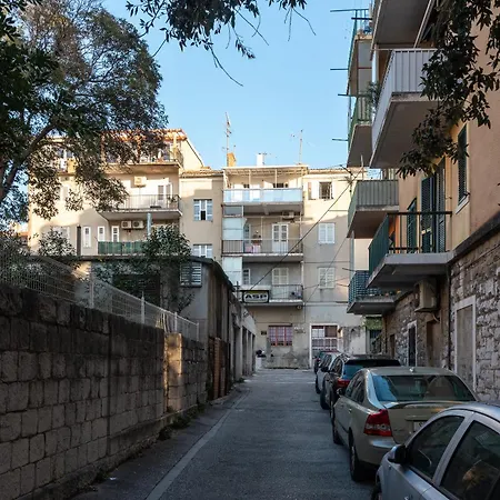 Antares Luxury 2 3* Сплит