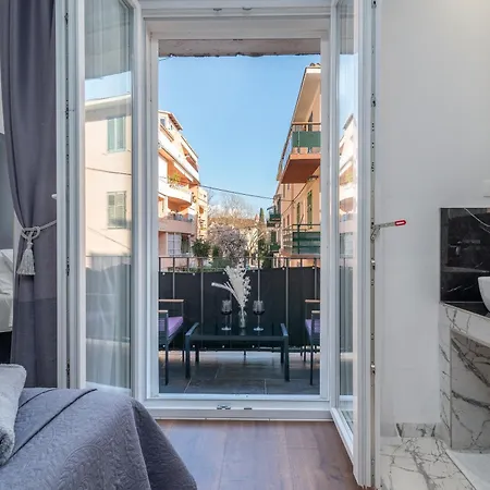 Antares Rooms Split 2 3*