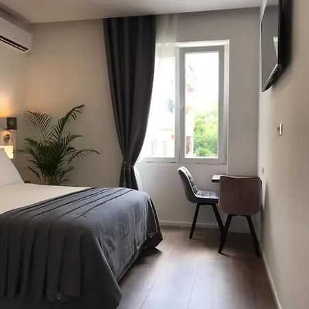 Antares Rooms Split 2 3*